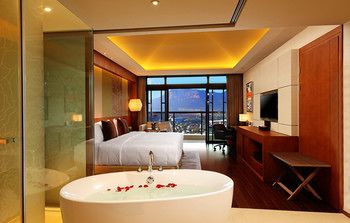 HUALUXE Hotels and Resorts KUNMING 5*