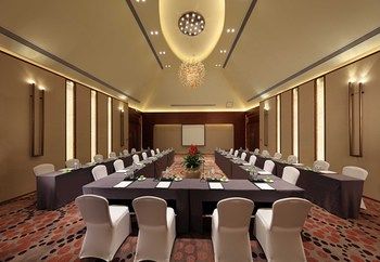 HUALUXE Hotels and Resorts KUNMING 5*