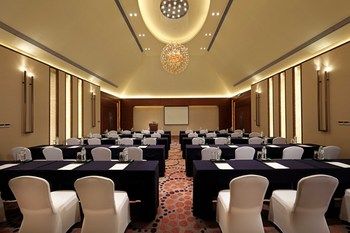 HUALUXE Hotels and Resorts KUNMING 5*