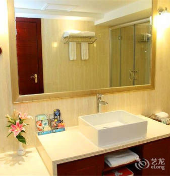 Adange Hotel 4*