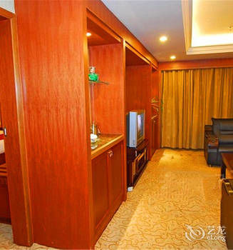Adange Hotel 4*