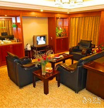 Adange Hotel 4*