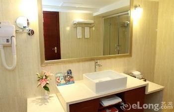 Adange Hotel 4*