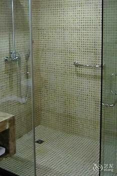 Jinke Hotel 3*
