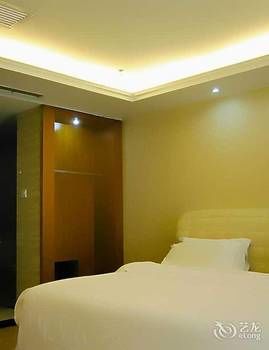 Jinke Hotel 3*