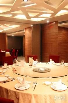 Detan Hotel 3*