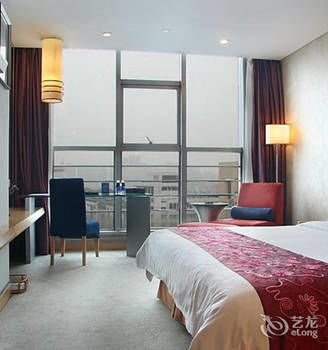 Detan Hotel 3*