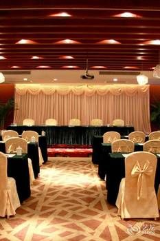 Detan Hotel 3*