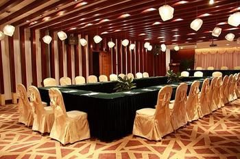 Detan Hotel 3*