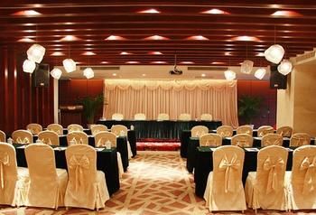 Detan Hotel 3*