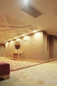 Detan Hotel 3*