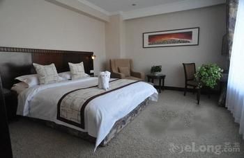 Celebrity Hotel(Zhaoyuan Jincheng Plaza Zhenhua Commercial Building Store) 2*