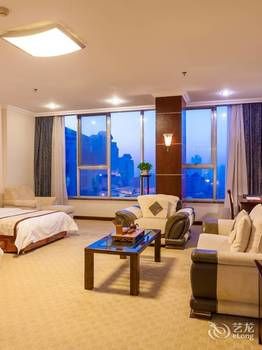 Celebrity Hotel(Zhaoyuan Jincheng Plaza Zhenhua Commercial Building Store) 2*