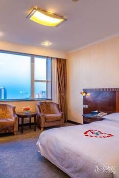 Celebrity Hotel(Zhaoyuan Jincheng Plaza Zhenhua Commercial Building Store) 2*