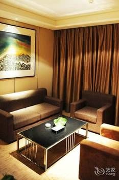 Celebrity Hotel(Zhaoyuan Jincheng Plaza Zhenhua Commercial Building Store) 2*