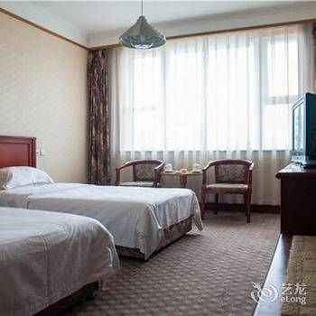Celebrity Hotel(Zhaoyuan Jincheng Plaza Zhenhua Commercial Building Store) 2*