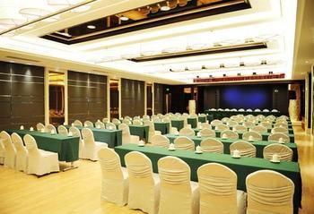 Celebrity Hotel(Zhaoyuan Jincheng Plaza Zhenhua Commercial Building Store) 2*