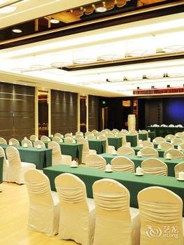 Celebrity Hotel(Zhaoyuan Jincheng Plaza Zhenhua Commercial Building Store) 2*