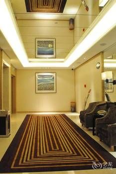 Celebrity Hotel(Zhaoyuan Jincheng Plaza Zhenhua Commercial Building Store) 2*