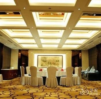 Celebrity Hotel(Zhaoyuan Jincheng Plaza Zhenhua Commercial Building Store) 2*