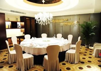Celebrity Hotel(Zhaoyuan Jincheng Plaza Zhenhua Commercial Building Store) 2*