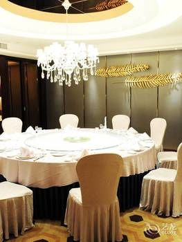 Celebrity Hotel(Zhaoyuan Jincheng Plaza Zhenhua Commercial Building Store) 2*