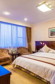 Celebrity Hotel(Zhaoyuan Jincheng Plaza Zhenhua Commercial Building Store) 2*