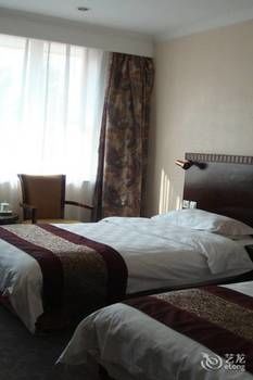 Celebrity Hotel(Zhaoyuan Jincheng Plaza Zhenhua Commercial Building Store) 2*