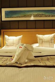 Celebrity Hotel(Zhaoyuan Jincheng Plaza Zhenhua Commercial Building Store) 2*