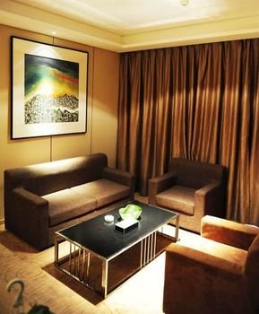 Celebrity Hotel(Zhaoyuan Jincheng Plaza Zhenhua Commercial Building Store) 2*