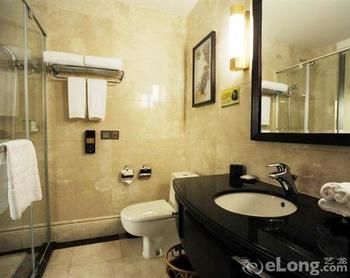Beihai Manhattan Hotel (High Speed Railway Station Golden Beach) 3*
