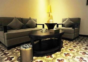 Beihai Manhattan Hotel (High Speed Railway Station Golden Beach) 3*