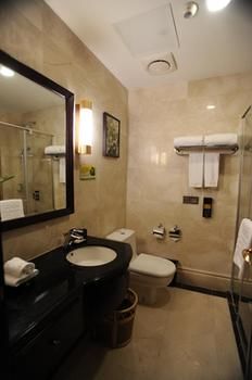 Beihai Manhattan Hotel (High Speed Railway Station Golden Beach) 3*