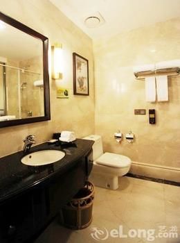 Beihai Manhattan Hotel (High Speed Railway Station Golden Beach) 3*