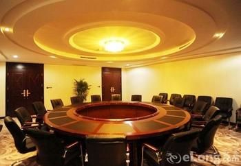 Beihai Manhattan Hotel (High Speed Railway Station Golden Beach) 3*