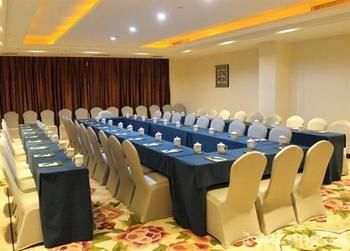 Beihai Manhattan Hotel (High Speed Railway Station Golden Beach) 3*