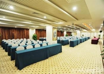 Beihai Manhattan Hotel (High Speed Railway Station Golden Beach) 3*