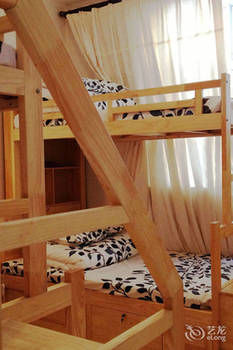 Dali Lily International Youth Hostel 2*