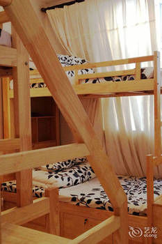 Dali Lily International Youth Hostel 2*