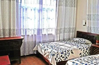 Dali Lily International Youth Hostel 2*