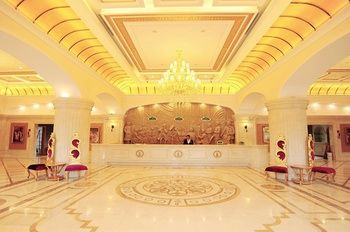 Vienna International Hotel (Lijiang Ancient City Xianghe Square Branch) 3*