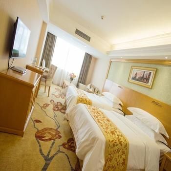 Vienna International Hotel (Lijiang Ancient City Xianghe Square Branch) 3*