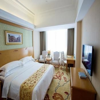 Vienna International Hotel (Lijiang Ancient City Xianghe Square Branch) 3*