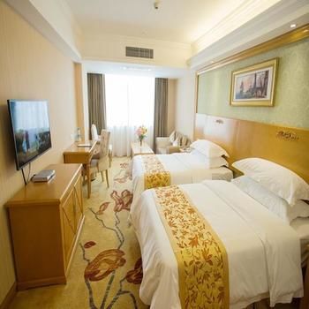 Vienna International Hotel (Lijiang Ancient City Xianghe Square Branch) 3*