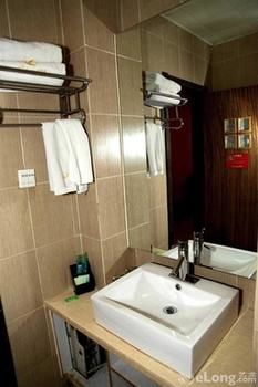 Junhui Hotel 2*