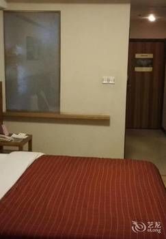 Junhui Hotel 2*