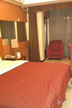 Junhui Hotel 2*