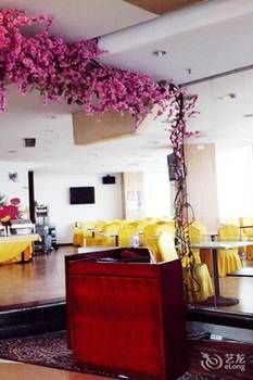 Junhui Hotel 2*