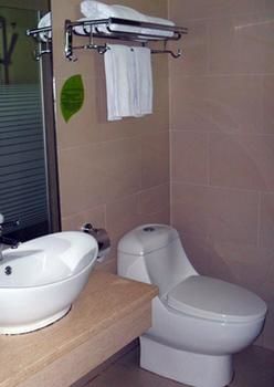 Junfu Hotel (Shiqiao Subway Huangbian Food Street Branch) 3*