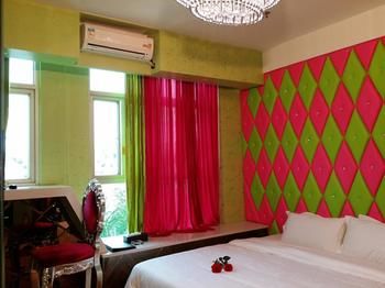 Junfu Hotel (Shiqiao Subway Huangbian Food Street Branch) 3*